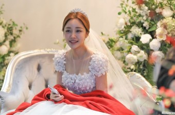 배우 윤진이 남편 직업 한옥 호텔 결혼식 공개 나이 프로필