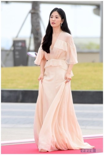 2023 백상예술대상 송혜교 드레스 시상식 패션 귀걸이 반지 주얼리 브랜드는 쇼메