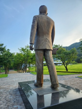 박정희 前 대통령 동상