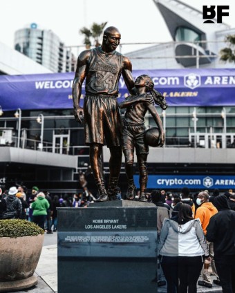 LA레이커스 레전드 & NBA의 아이콘 코비 브라이언트 동상, 2024년 8월 24일에 크립토닷컴 아레나에 세워질 예정 ㅠㅠㅠㅠㅠ