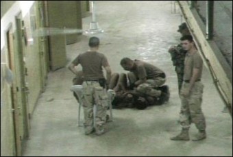 2004년 이라크 아부그라이브 교도소 전쟁 포로 학대사건