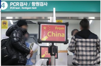 인천공항에서 코로나 확진 판정 받고 도망간 중국인 CCTV 포착 도망가는 모습
