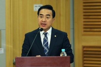 민주당 새 원내대표에 3선 박홍근 의원 선출