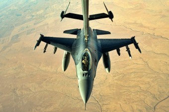 사우디 배치 미 공군 F-16 전투기 중동 하늘 초계 비행