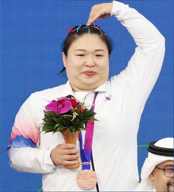 역도 김수현, 연인 피재윤 응원 속에 동메달…1·2위는 북한