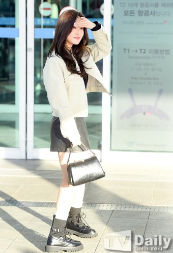 이세영 공항 패션 솔트앤초콜릿 블루종 자켓 가죽 스커트 치마 워커 부츠 가방 의상 가격 스타일