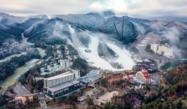 Toàn cảnh khu trượt tuyết Yongpyong Resort với những con dốc phủ đầy tuyết trắng