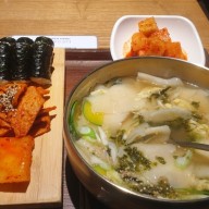 영등포 신세계 푸드코트 수제비와 충무김밥 혼밥