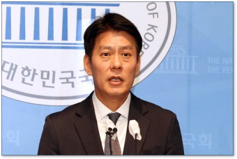 친윤 맏형 정진석 비서실장 임명에 야권 총선 회초리로 부족