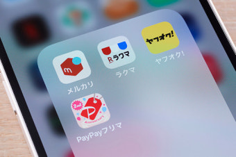 生活アプリのアイコンとスマートフォン