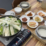 신방동맛집 정원 올갱이 해장국 술안주로 으뜸인 김치 족뼈찜