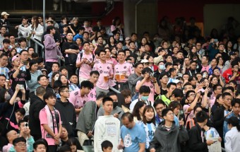 [홍야: 스포츠] 인터 마이애미 홍콩 친선경기에서 메시의 노쇼로 항의하는 홍콩 축구 팬