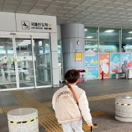 김해공항 국제선 식당 내부시설 새벽 카페 약국