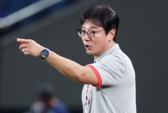 황선홍 대한민국 대표팀 임시 감독, '위기 빠진 한국 축구 제자리에 돌려놓겠다' 포부 밝혀