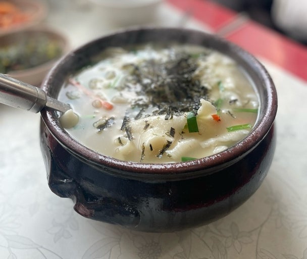 Không gian ấm cúng, cổ kính của Samcheongdong Sujebi