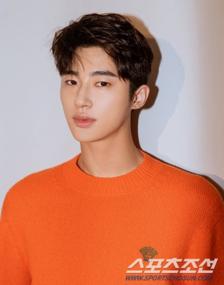 정말 the모델...같은 느낌이 많이 나는 우석님 사진이네요.