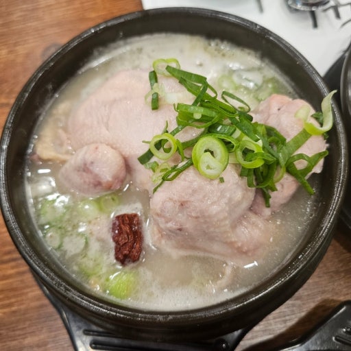 Gà hầm sâm nóng hổi bổ dưỡng