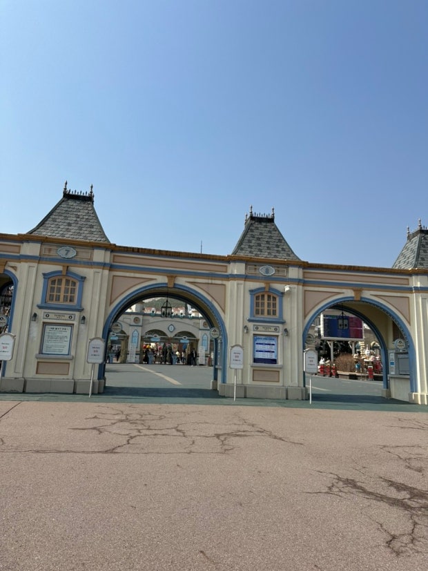 에버랜드 정문 수험생 이벤트