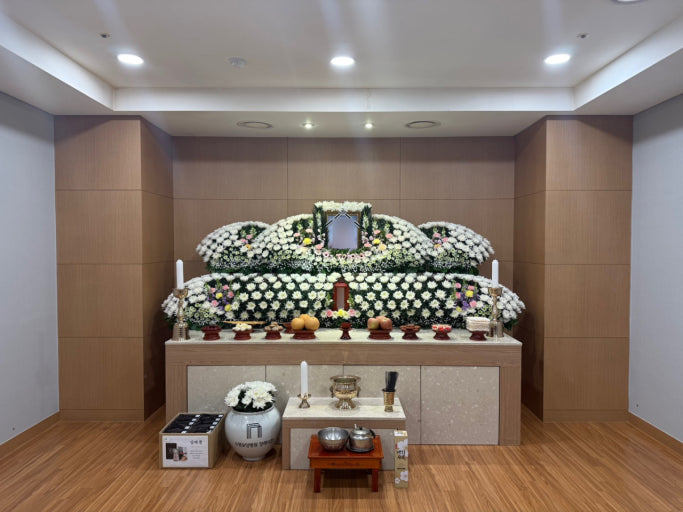 Một không gian nhà tang lễ hiện đại và trang nghiêm tại Hàn Quốc.