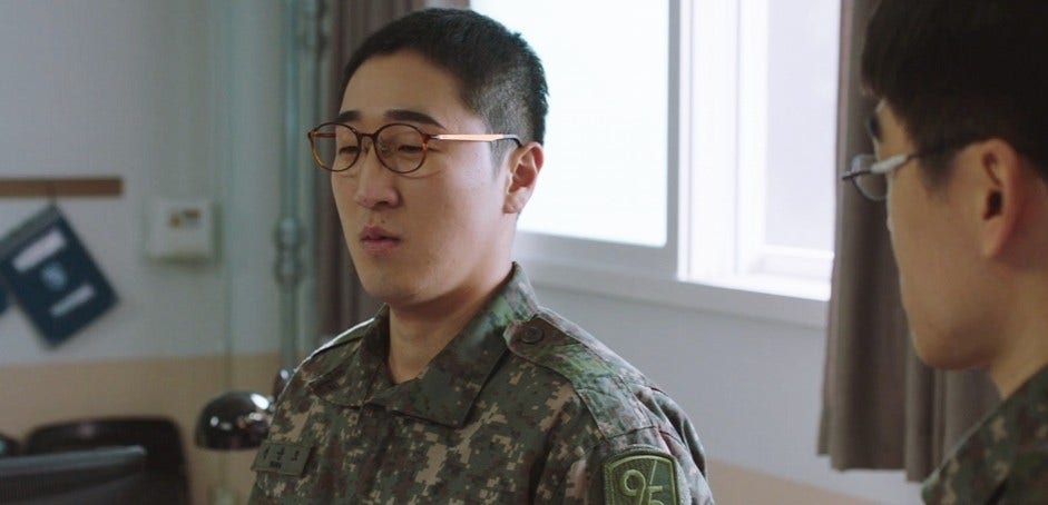 성윤모는 행정반에 잘 적응하고 있네요