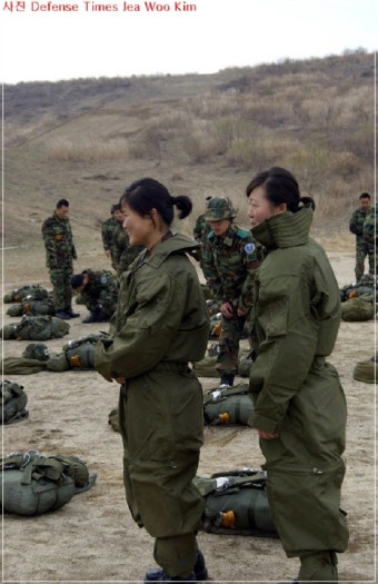 특전사 한미 합동 강하훈련.