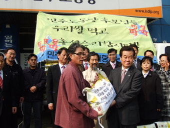 민주노동당 후보님들  우리쌀 먹고 총선 승리 합시다.