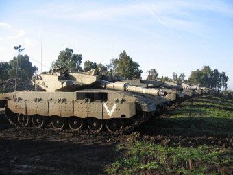 훈련중인 이스라엘 주력전차 Merkava 각형식