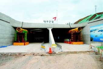 “해저터널 물에 빠뜨려 연결”…부산-거제 해저구간 공개