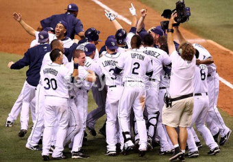 2008 ALCS 7차전 3:1 탬파베이 승. 젊은 투수들과 늙은 감독의 믿음. 탬파 꼭 월드시리즈 우승해야합니다. 그렇지 않으면 너무 억울합니다. ^^