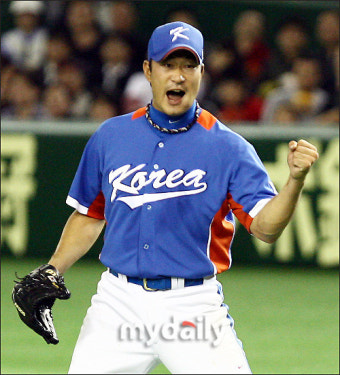 [WBC 야구 한일전] 봉중근 '5⅓이닝 무실점'…한국, 일본에 1-0 승리 설욕