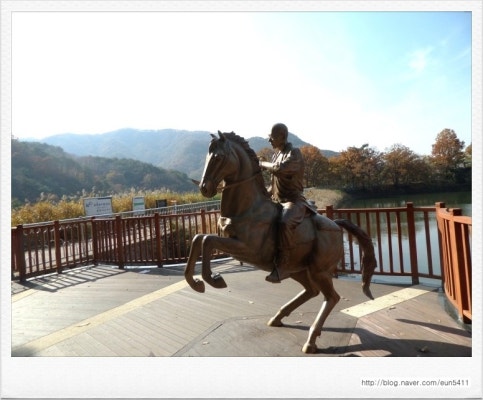 산정호수 궁예상(弓裔)