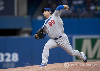 미 프로야구 '타자들 고마워' 류현진, 행운의 시즌 8승 달성