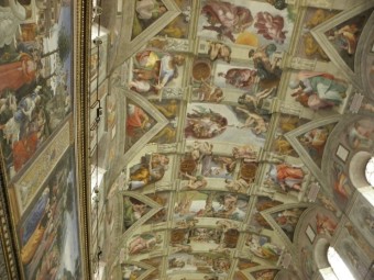 바티칸 성당안 천정에 그려진 미켈란젤로의 천지창조(원본)