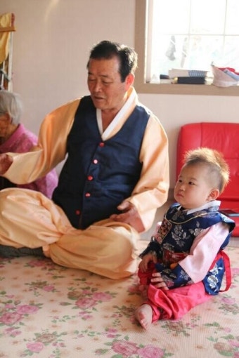 친정엄마가 만들어 주신 한복 사진 올려봐요^^