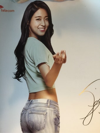 설현 포스터 좀 받았습니다 ㅎㅎ