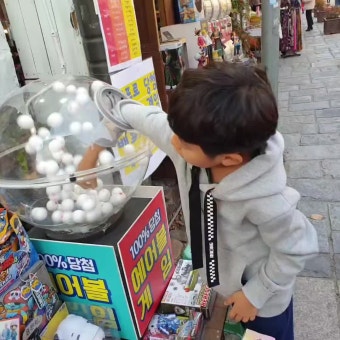 전주한옥마을 즐길거리(민속놀이와 오락실 그리고 색칠하기)와 먹거리(문어꼬치) 그리고 책갈피