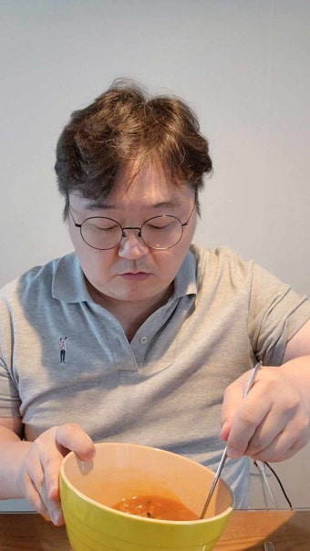 개그맨 홍윤화 김민기 꽁냥꽁냥 유튜브 방송에 소개된 팔도 크래미라면 먹방 해봤습니다.