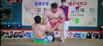 강릉단오장사씨름대회                                                 울산대 김민재 백두장사 등극