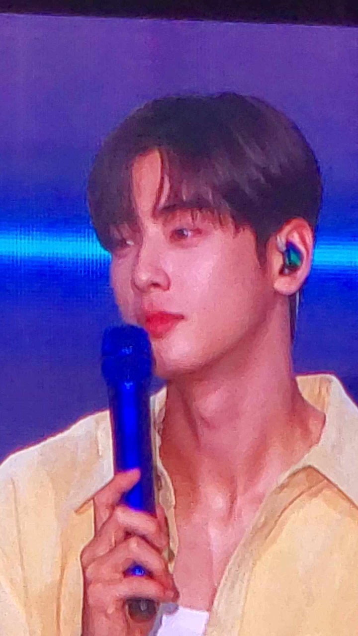 차은우, 2025 솔로 팬미팅 더 로열 온라인 예매 오픈 후 전석 매진, 콘서트 부문 예매율 1위 기록!