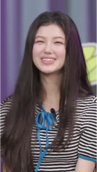 뉴진스 다니엘 차이니즈 뉴이어(Chinese new year) 사과 / 음력 설날을 영어로