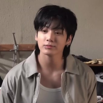 [방탄소년단 정국]231106 'GOLDEN' 골든 자켓 촬영 스케치(정국이 얼굴로도 차력하네..