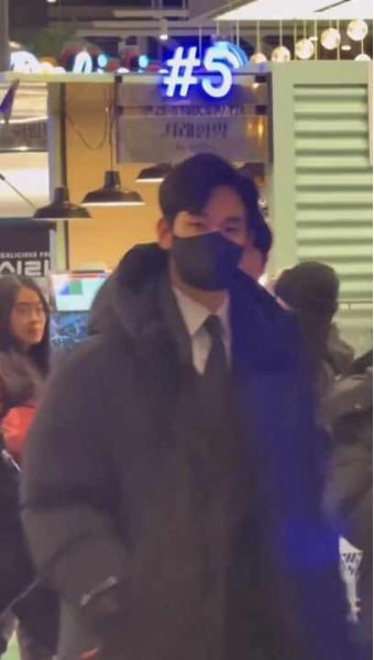 [눈물의 여왕] 김수현은 쇼핑몰 촬영 중