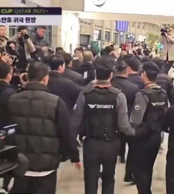 한국 대표팀 축구 감독 클린스만 집에 가 고홈 go home 사임거부 클린스만 홀로그램짤 독일 반응 현재 축협 분위기 정몽규 손흥민 은퇴