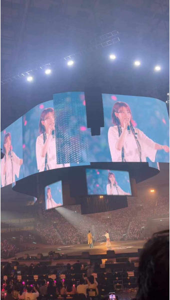 아이유 월드투어 콘서트 서울(H.E.R.)마지막콘서트 게스트 박보검!!! 아이유 막콘(3/10)의상