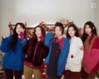 뉴진스의 미래는 어디로? 민희진 대표와 하이브의 열띤 내부전쟁 경영권 분쟁 속 뉴진스 활동 계속될까? 민희진, 뉴진스 홍보에 열중!