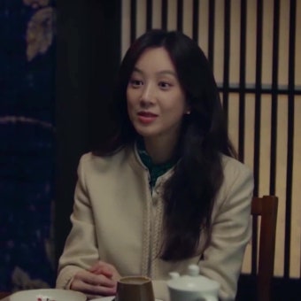 드라마 졸업 정려원 위하준 캐미 패션 옷 쇼파드 시계 귀걸이