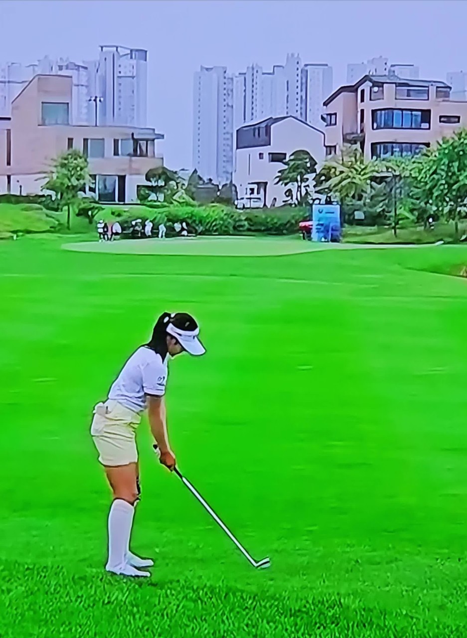 박혜준, KLPGA 투어 롯데 오픈에서 생애 첫 우승 한 발짝 더 다가서다.