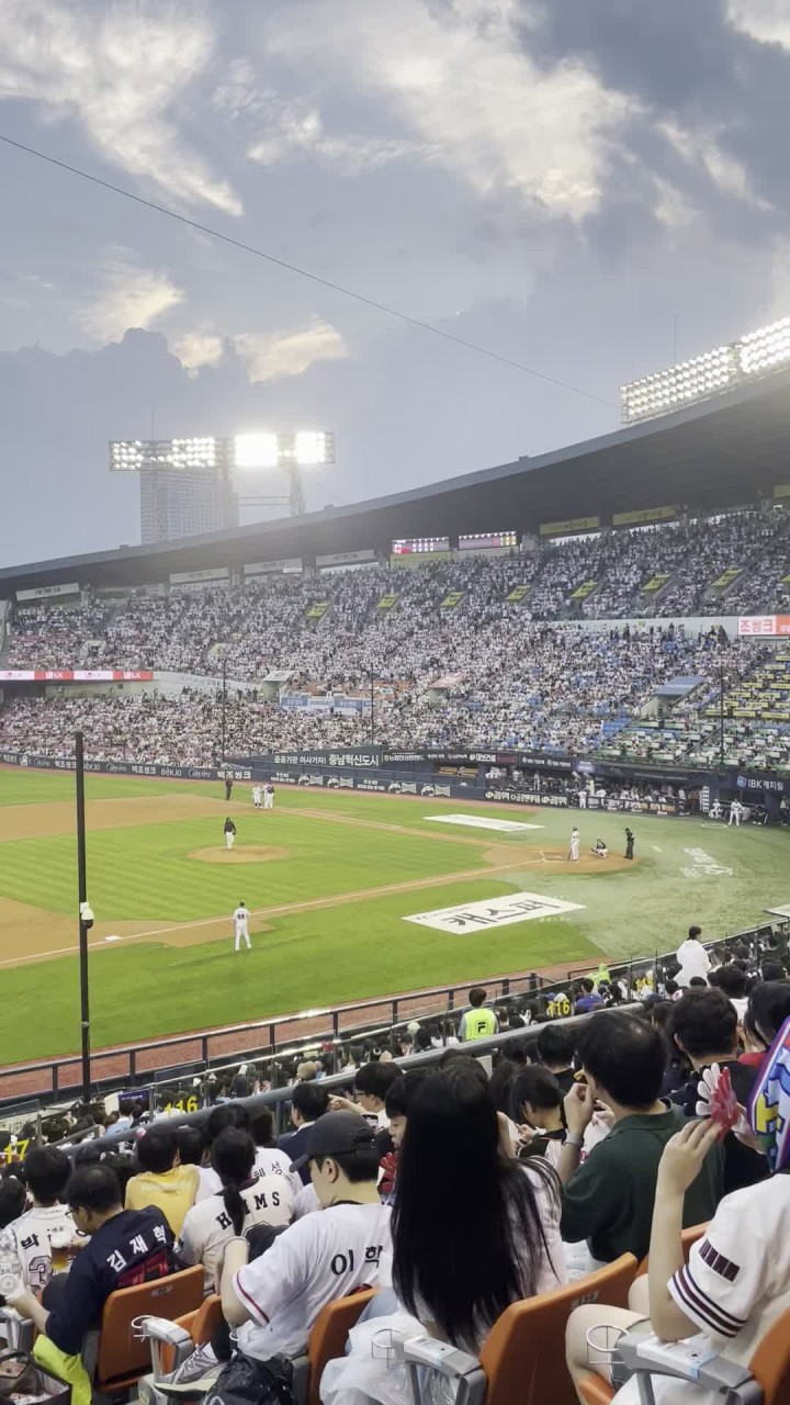 두산, 잭 로그 호투에 롯데 9-0 완파하며 전반기 4연승 달성