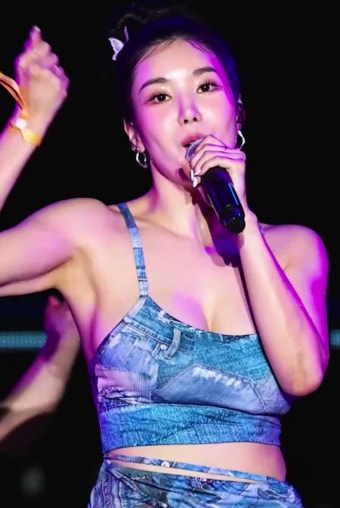 권은비, 'Hello Stranger'로 치명적 컴백 예고… 단발 여신의 강렬한 귀환