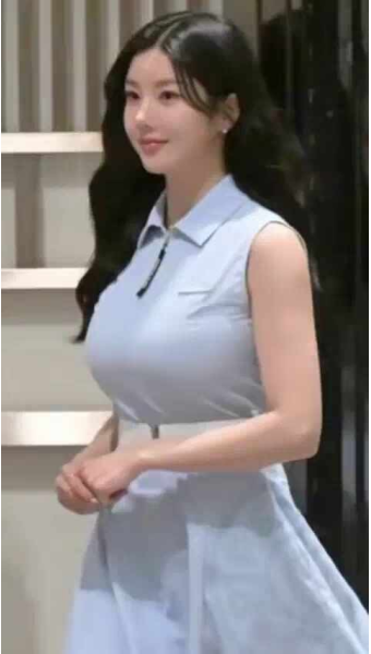우월한 피지컬뽐내며 등장하는 워터밤 여신 권은비